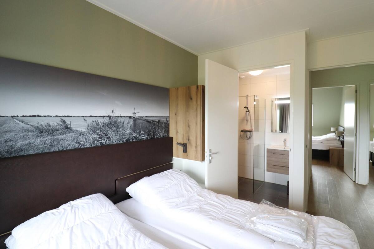 40 bedrooms, individually furnished, bed sheets