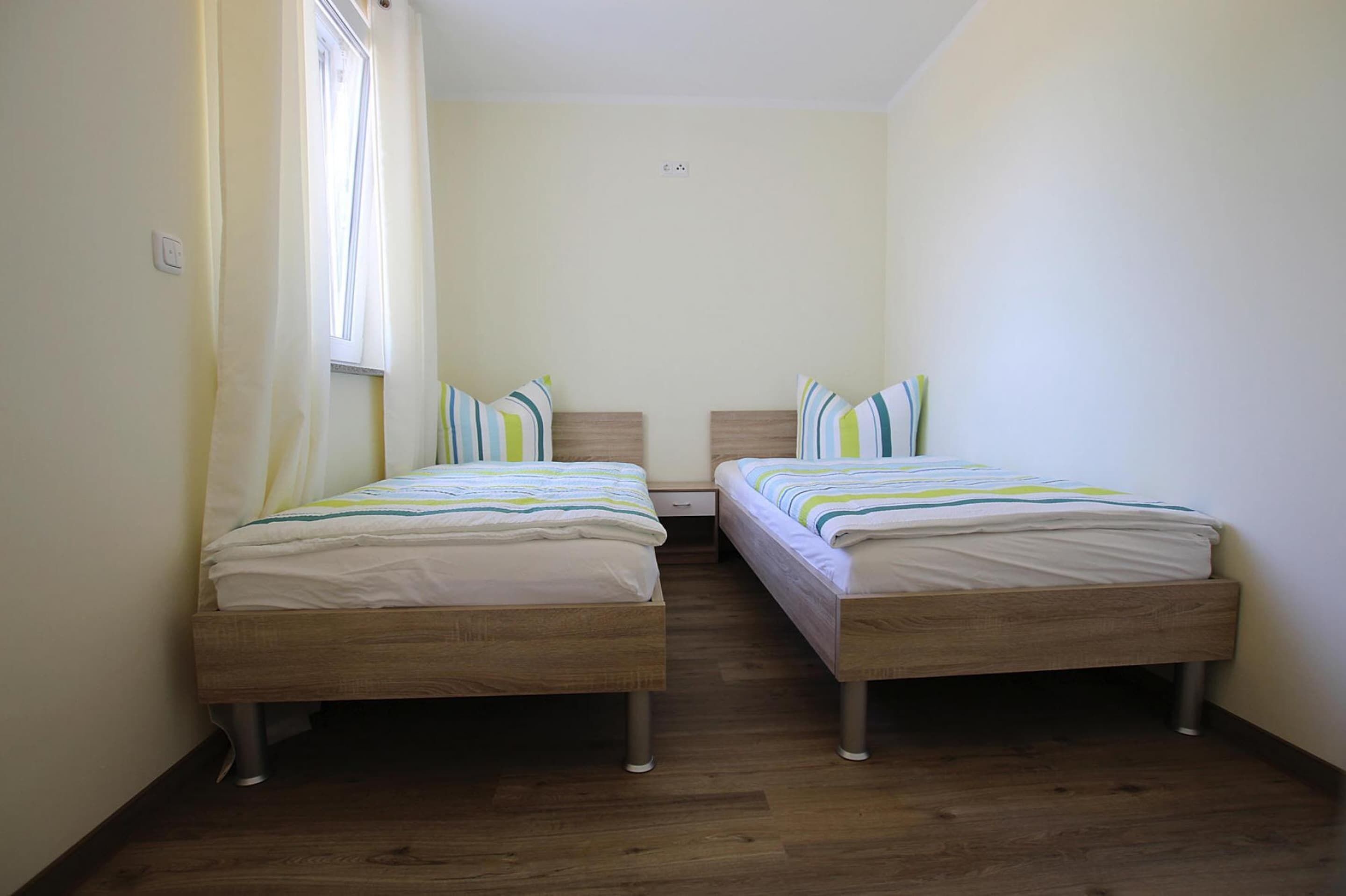 12 Schlafzimmer, individuell eingerichtet, Bettwäsche