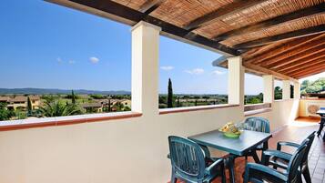 Deluxe-Apartment, 2 Schlafzimmer | Speisen im Freien