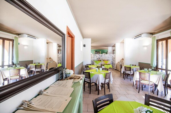 Deluxe Apartment, 2 Bedrooms | Living room - Residence Le Corti di Montepitti, Suvereto (Suvereto)