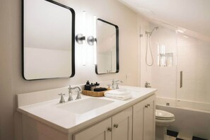Shower, hair dryer, shampoo - Rest & Relax | Pool | Countryside View | Sleeps 6 (Fayetteville)