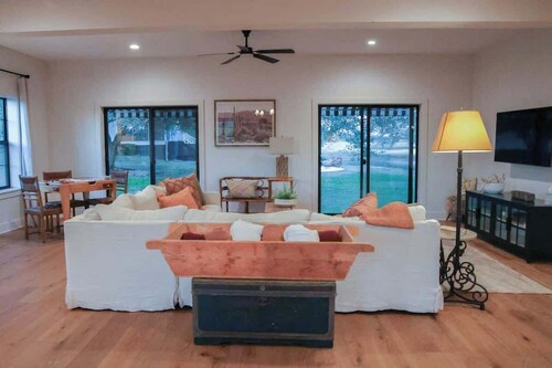 SPRING SHOW AVAILABILITY | Pool | Countryside View