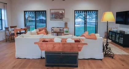 SPRING SHOW AVAILABILITY | Pool | Countryside View