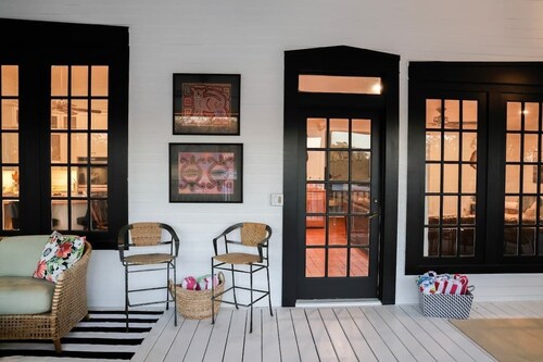 Shop, Swim, & Soak in the Views | House + Cottage