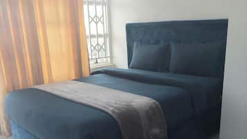 Escritorio, espacio para trabajar con un portátil, wifi gratis