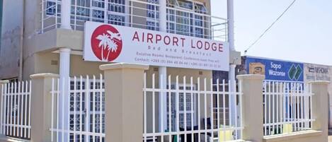 Fachada de la propiedad