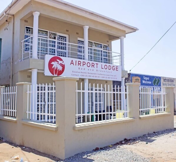 Mặt tiền nơi lưu trú