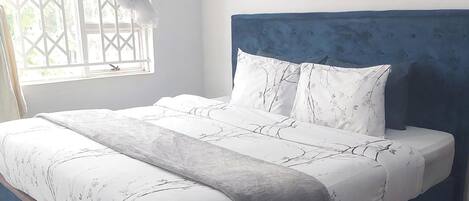 Deluxe Double Room, Mountain View | Desk, laptop workspace, free WiFi