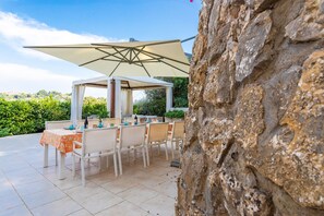 Outdoor dining - VILLA LA ROSERAIE VI4425 By Riviera Holiday Homes (Mougins)