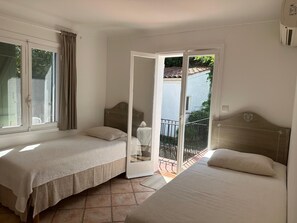 4 bedrooms, iron/ironing board, free WiFi, bed sheets - VILLA LA ROSERAIE VI4425 By Riviera Holiday Homes (Mougins)