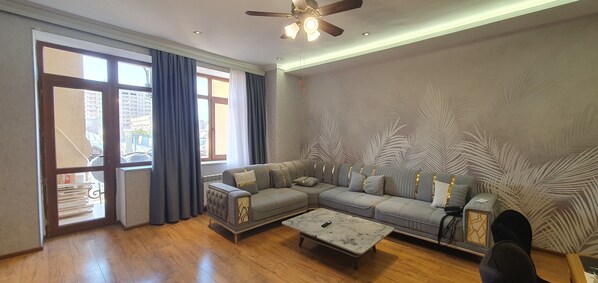 Flat-screen TV - The Pearl of Nizami Street (Baku)