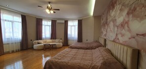 Family Apartment, Balcony, City View | 2 bedrooms, iron/ironing board, free WiFi - The Pearl of Nizami Street (Baku)