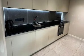 Refrigerador, microondas, horno, lavavajillas