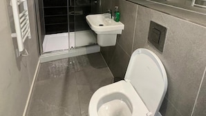A modern bathroom with a toilet, a bidet, and a shower area. - Apartment - Sleeps 4, Pets Allowed & Free Parking (Manchester)