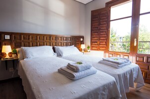 Habitación económica doble, vistas al jardín | Sábanas de algodón egipcio y ropa de cama de alta calidad