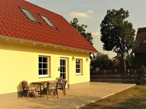 Outdoor dining - Lakeland vacation home in Geierswalde - House "Senftenberger See" (Elsterheide)