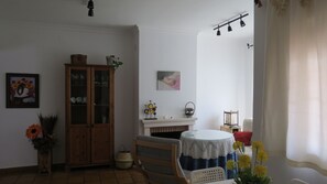 Interior - LA CASA DE ELIAS, a space out of time. (Aracena)