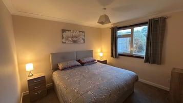 House | 2 bedrooms, iron/ironing board, free WiFi, bed sheets