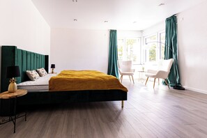 2 bedrooms, iron/ironing board, free WiFi, bed sheets - Design apartment centrally located in Andernach with top view, WiFi, kitchen, parking space (Andernach)