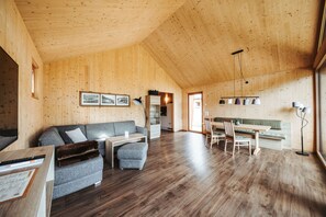 TV, table football, ping pong, books - Modern wooden chalet directly on Lake Weissensee in Carinthia incl. beach and SEE-Spa! (Weißensee)