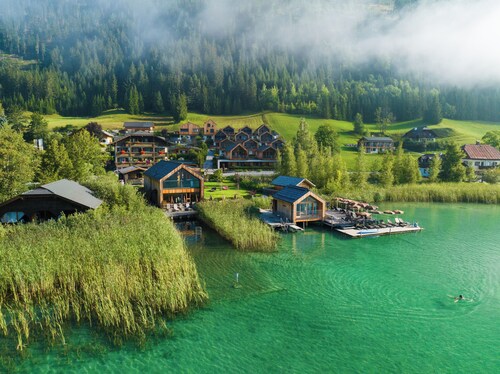 Modern wooden chalet directly on Lake Weissensee in Carinthia incl. beach and SEE-Spa!