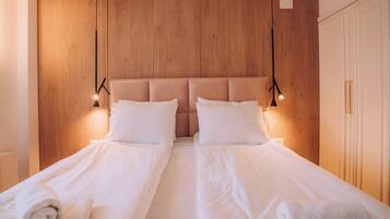 1 dormitori, caixa forta a l'habitació i cortines opaques