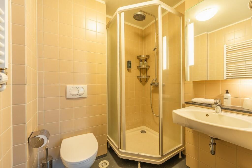 Monolocale Classic, vista città | Bagno