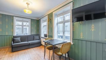 Leilighet – classic, fjellutsikt | Spiseområde på rommet