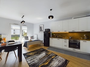 Studio, Balcony | Private kitchen | Microwave, oven, electric kettle, freezer - Cosy Studio With Parking by Renters (Kraków)