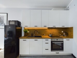 Studio, Balcony | Private kitchen | Microwave, oven, electric kettle, freezer - Cosy Studio With Parking by Renters (Kraków)