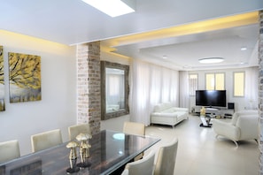 Grand Duplex | Soundproofing, free WiFi, bed sheets - Junes jaffa Luxury Apartments (Tel Aviv)