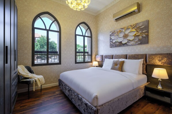 Deluxe Suite, Balcony