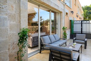 Presidential Apartment | Soundproofing, free WiFi, bed sheets - Junes jaffa Luxury Apartments (Tel Aviv)