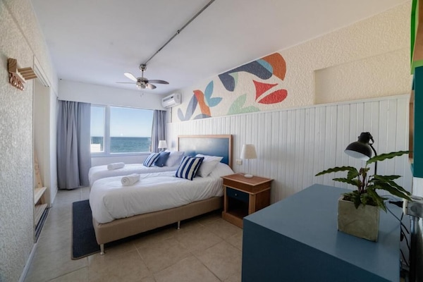 Habitación estándar con 1 cama doble o 2 individuales, vistas al mar | Escritorio, espacio para trabajar con un portátil, wifi gratis