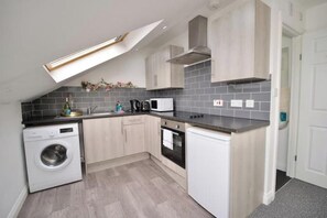 Réfrigérateur, micro-ondes, four, grille-pain