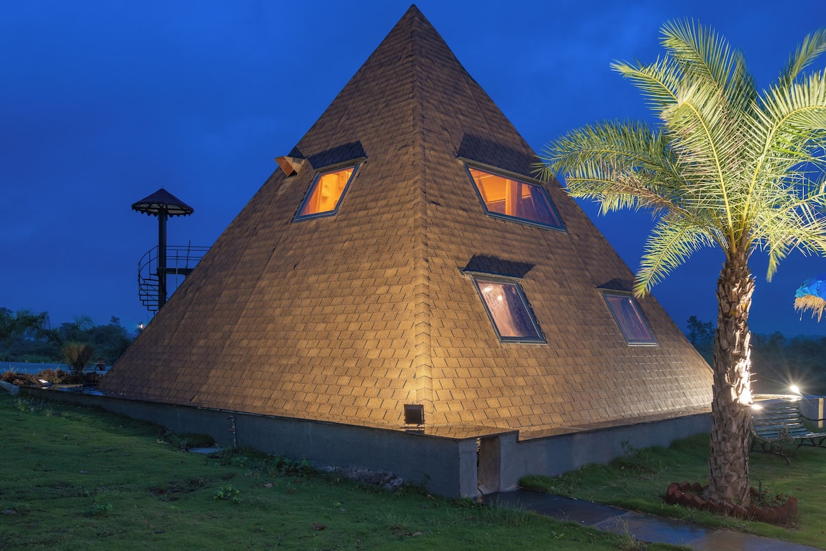 Pyramid Room | Bed sheets