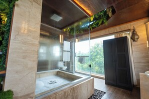 Igloo Room | Bathroom | Shower, free toiletries, hair dryer, towels - Anchaviyo By Zuper (Vada)