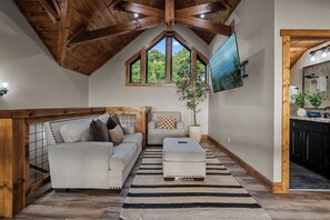Smart TV, chimenea y futbolito 