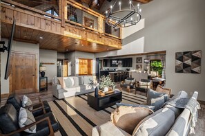 Smart TV, chimenea y futbolito 