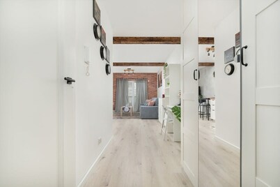 Cozy Studio in Lodz | Private Parking, Balcony