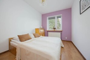 3 habitaciones, tabla de planchar con plancha, cuna de viaje y wifi