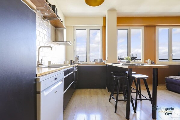 Refrigerador, microondas, horno, lavavajillas