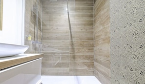 Shower, free toiletries, hair dryer, towels