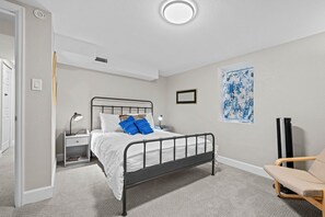 2 habitaciones, escritorio, wifi gratis y ropa de cama