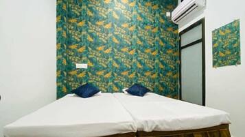 Standard Room, City View | Soundproofing, WiFi (free)