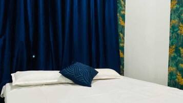 Standard Room, City View | Soundproofing, WiFi (free)
