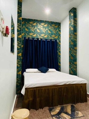 Standard Room, City View | Soundproofing, free WiFi - Dhanwantri Niwas Guest House By GRB (Varanasi)