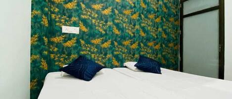 Soundproofing, free WiFi