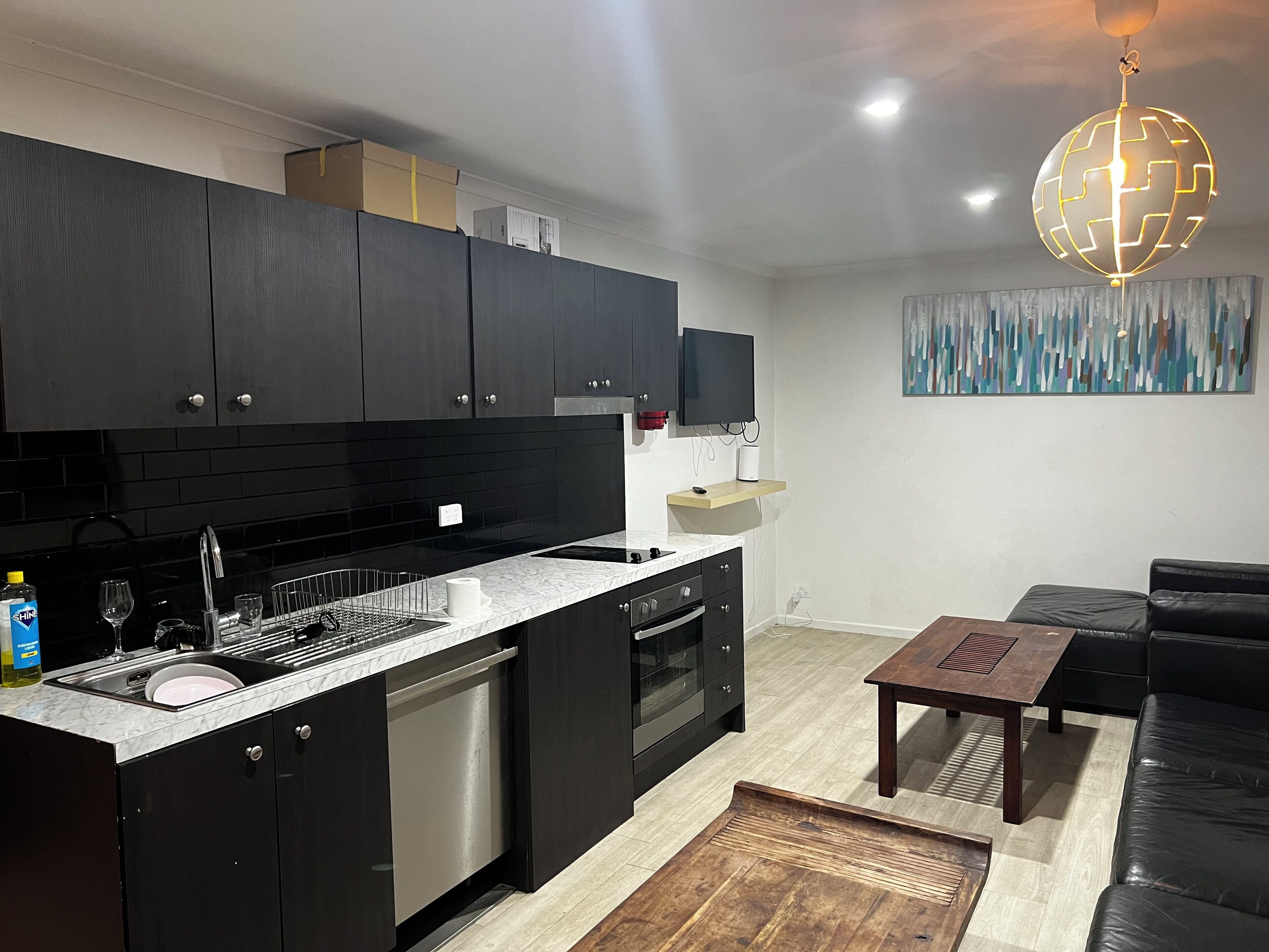 Full-size fridge, microwave, oven, stovetop