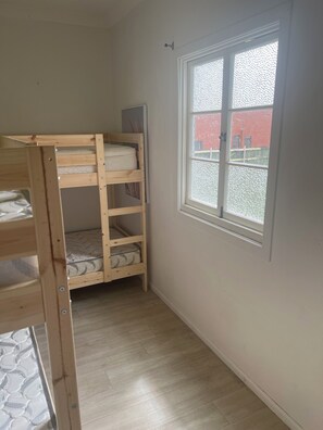 Gazdaságos apartman, erkély | Ingyenes wifi és ágynemű